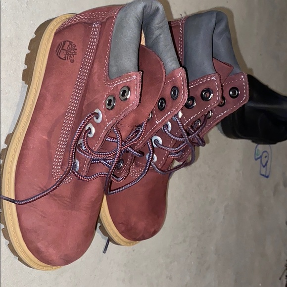 maroon timbs